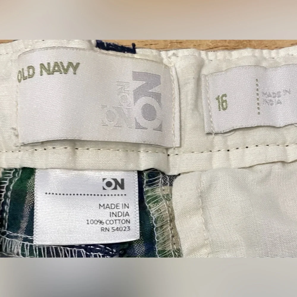 Old Navy Boy’s Size 16 Madras Plaid Cotton Bermuda‎ Shorts